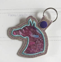 Load image into Gallery viewer, Horse Head Keychain
